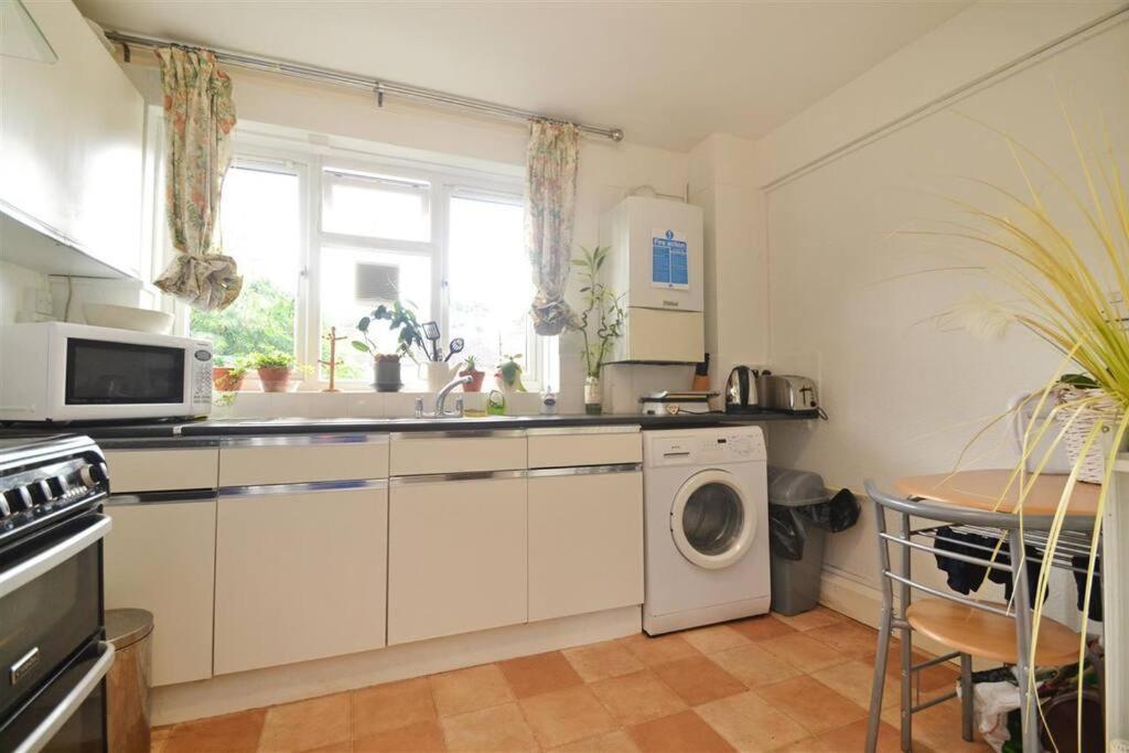 Lovely One Bed Apartment To Rent Лондон Экстерьер фото