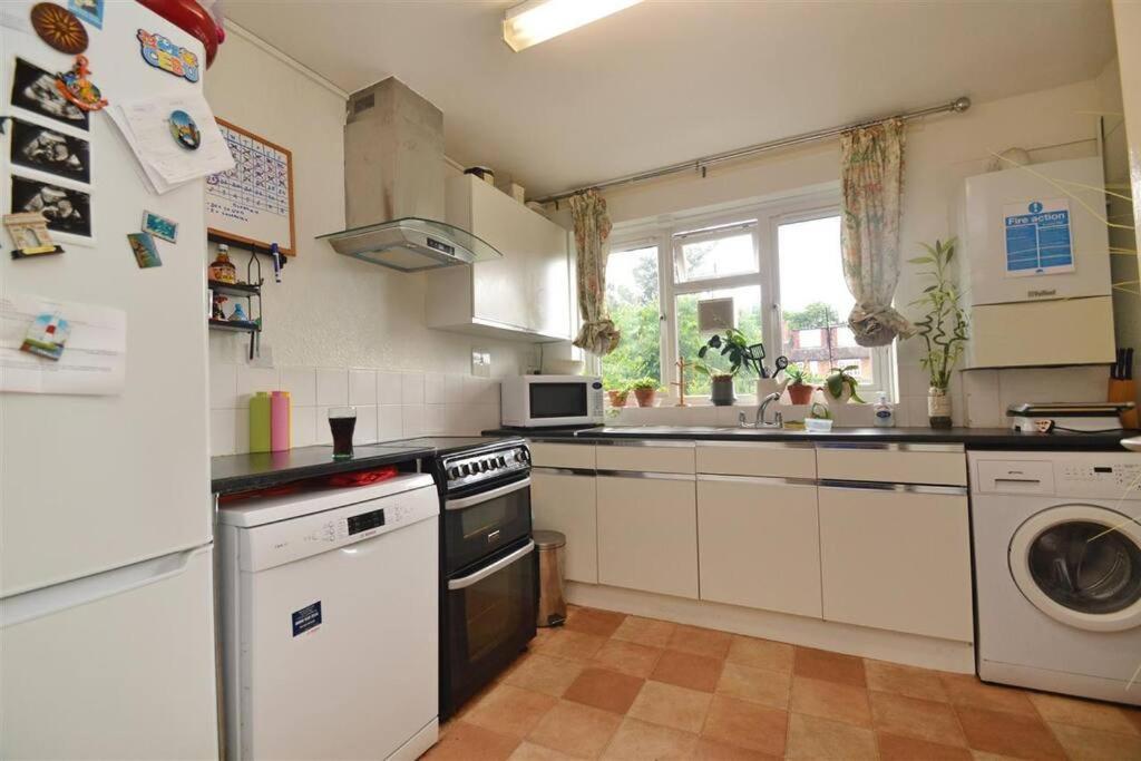 Lovely One Bed Apartment To Rent Лондон Экстерьер фото