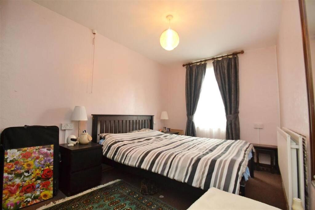 Lovely One Bed Apartment To Rent Лондон Экстерьер фото