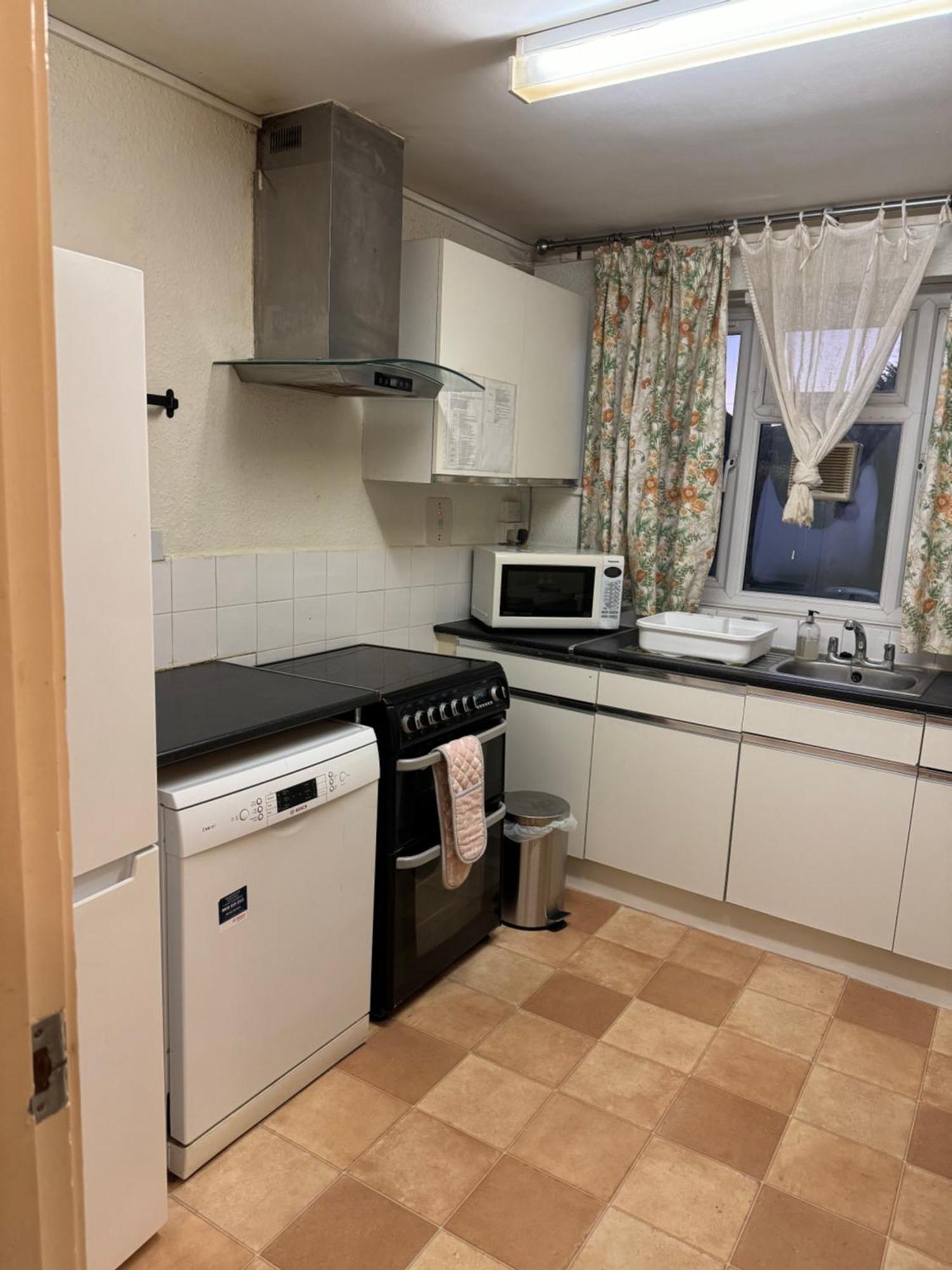 Lovely One Bed Apartment To Rent Лондон Экстерьер фото